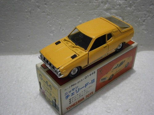 Voiture miniature nissan - miniature,