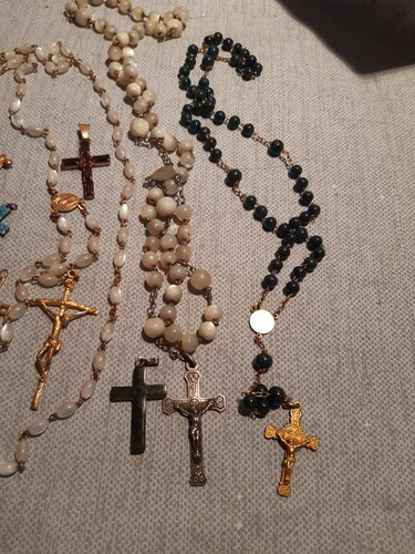 Lot chapelet avec croix - , et