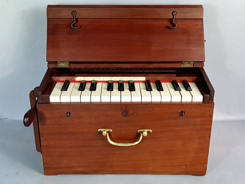 Ancien harmonium caisse - , en