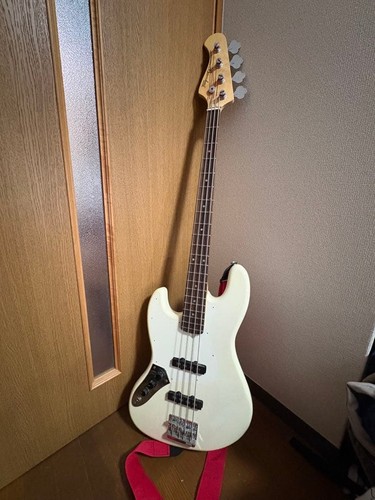 Guitare basse gauche bacchus - basse,