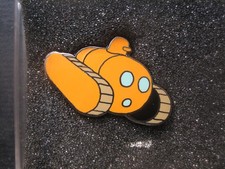 Figurine pin's émail Tank