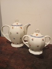 Très Ancienne Cafetière ou