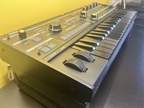 Synthétiseur limité korg - limité,