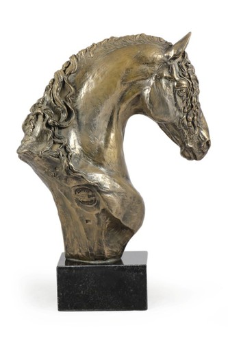 Cheval frison mary grosse - cheval,