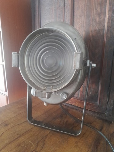Ancien projecteur théâtre