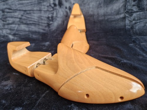 Embauchoirs bois verni miel