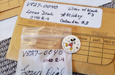 Vintage 1980's Lorus Montre Femmes Cadran Mickey Marche W/ Jour Vitre #V827 0040