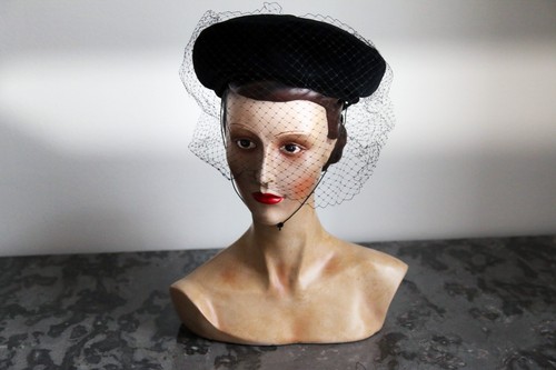 Chapeau velours noir avec