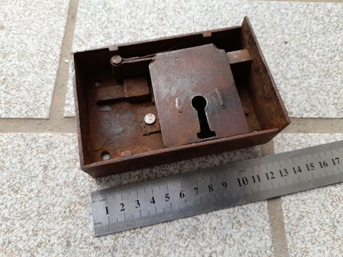 Ancienne serrure fer forge - serrure,