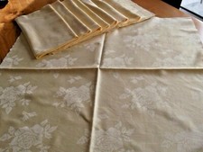 1 Piece de coton jaune  damassé de roses ( 70 x 70 cms ) shabby chic 