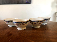 4 ANTIQUE SMALL PORCELAIN BOWLS, FLOWER GARLAND DECOR (H 4.7 cm)