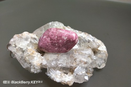 Thulite fidget tumbled - fidget, stone