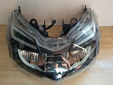 UNE OPTIQUE FEU PHARE AVANT