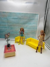 Barbie 2 amies à la maison 