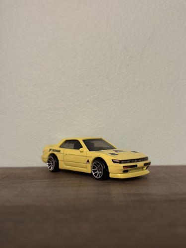 Hot wheels nissan - hot,