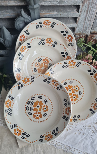 Anciennes assiettes creuses - assiettes,