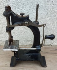 Machine à coudre ancienne fin