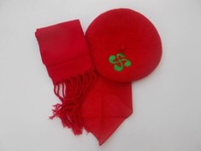 Beret basque , foulard basque