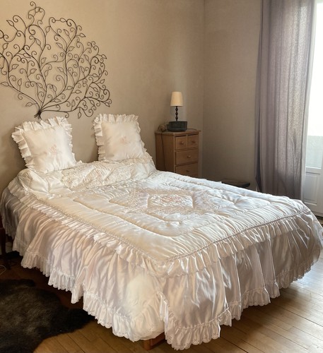 Couvre lit dentelé juponné - , +