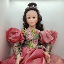 VIVIANE L'ENCHANTERESSE CHRISTINE ET CECILE MUNDIA REVE DE PORCELAINE RARE DOLL