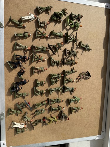 Grand lot figurines - 65+,