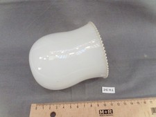 ancienne tulipe abat jour en verre peint blanc, trou de 29 mm 1960 (DE291)