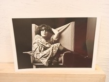 Fille Sur Fauteuil Aeo Cassina Archizoom Années 70 Paul Daganello Italian Modèle