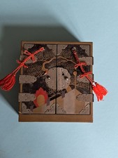 Antiquité:Petit Meuble De rangement Chinois pour poupée