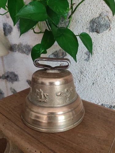 Ancienne grande cloche - ancienne,