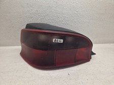 Feu arrière conducteur pour