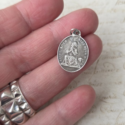 Petit pendentif médaille - pendentif,