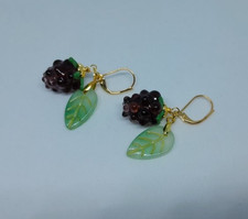boucles d'oreille dormeuses plaquées or en verre de Murano mûres fruit uniques