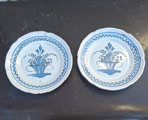 Paire plats en faïence - ,