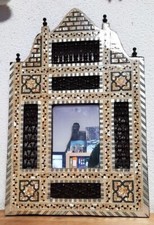 Gand Miroir Marocain sculpté laqué  incrusté de nacre.