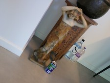 importante statue de femme en