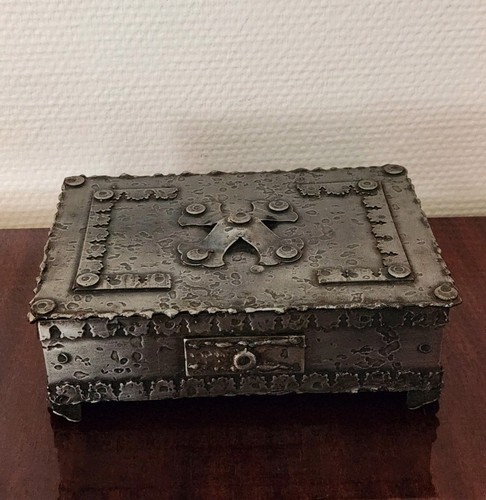 Boîte coffret métal riveté - boîte,