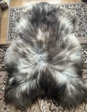 Très Beau Tapis En Peau De