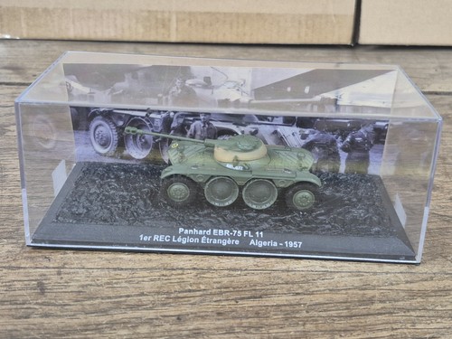 Char tank militaire - char, panhard
