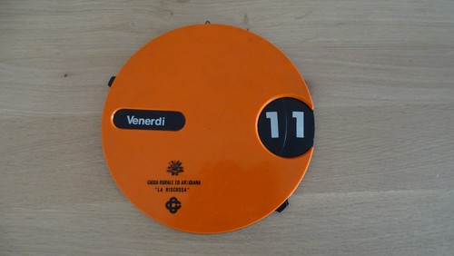 Design calendrier pertuel - design,