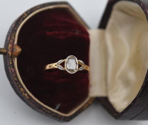 Ancienne bague solitaire - or, et