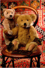 (1644) 10-10-2025 -  Teddy Bears on a chair (ours en Peluche)