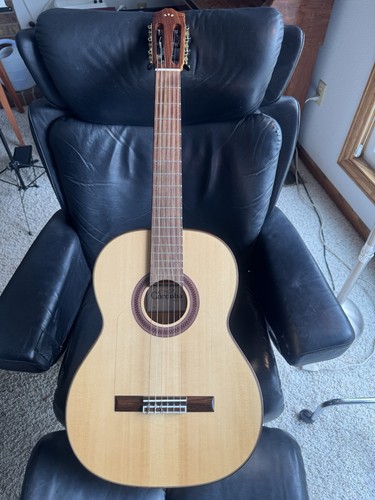 Cordoba flamenco guitar - f,