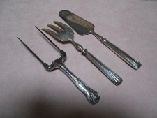 3 Couverts de service anciens