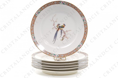 Six assiettes plates aux