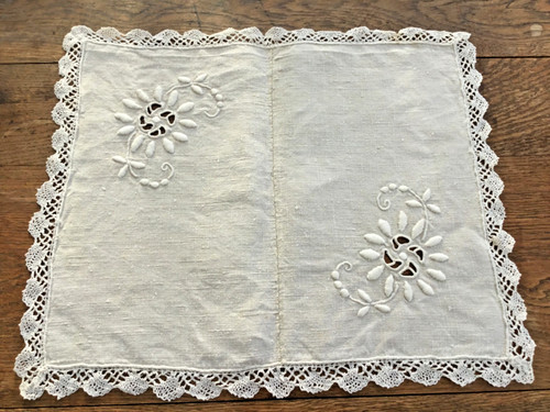 Linge ancien joli - napperon, en