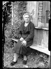 Portrait Old Woman Sitting Bench Home - Antique 1940 Glass Photo Negative