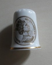 dé à coudre en porcelaine