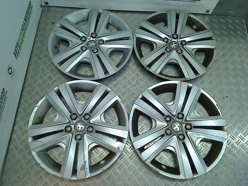 Lot enjoliveurs peugeot - lot,