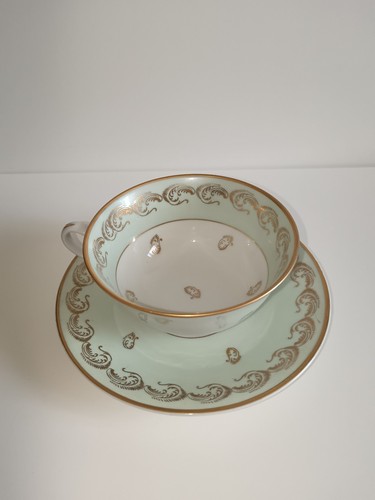 Tasse sous porcelaine - et,