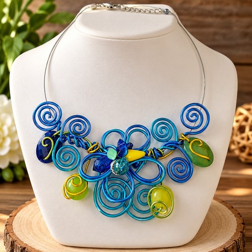 Collier plastron spirales - , bleu